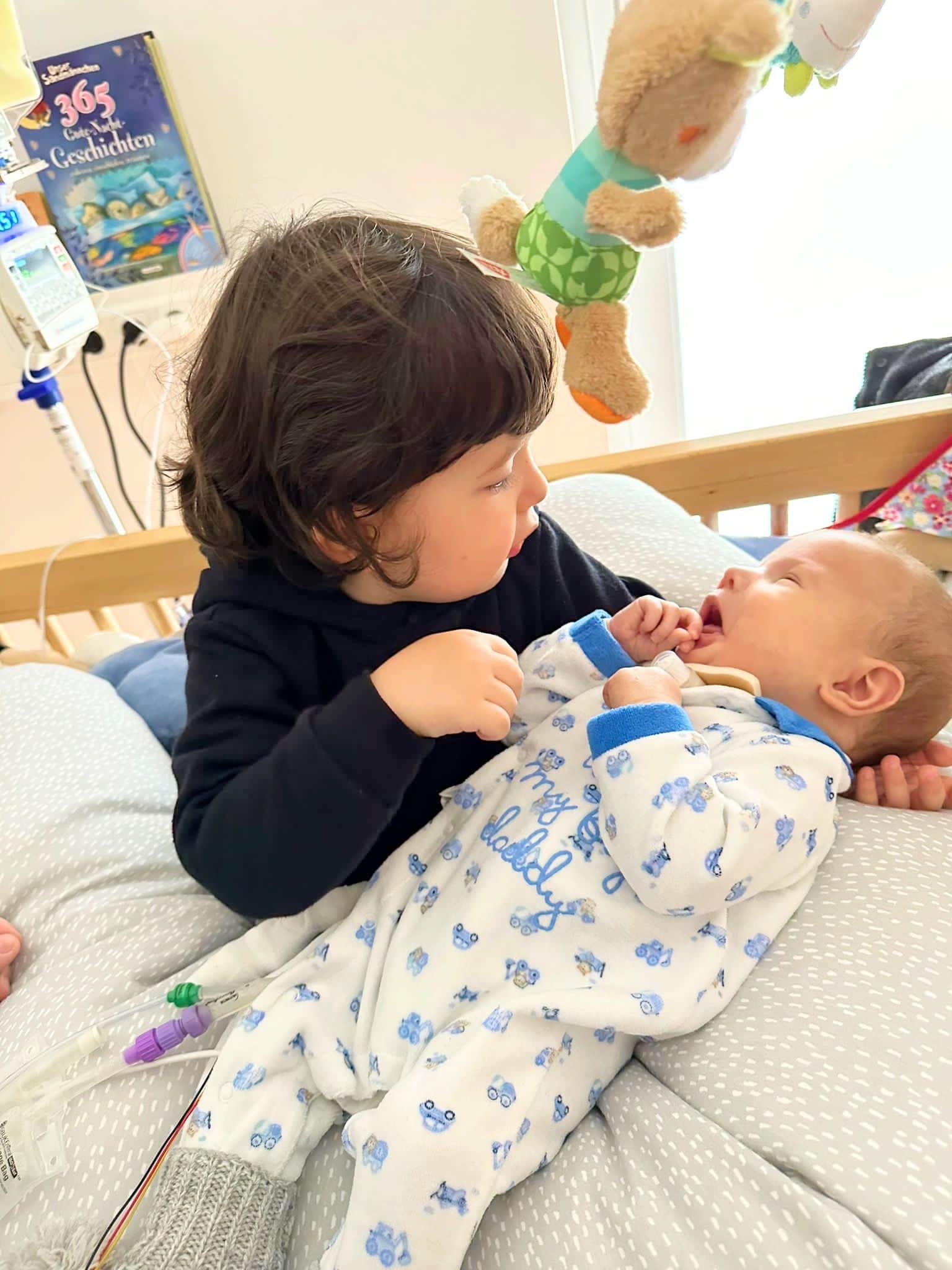 Theo mit seiner Familie im Haus Atemzeit